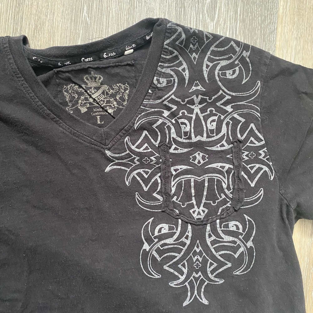 Vintage Men's Guess Black Graphic T-Shirt